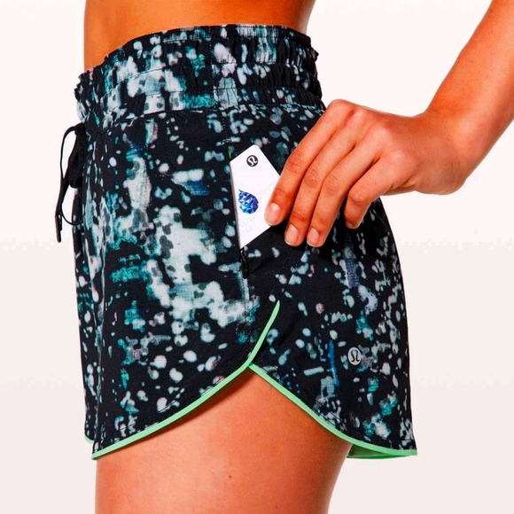 lululemon athletica Pants - Lululemon chose a side shorts 3" size 4